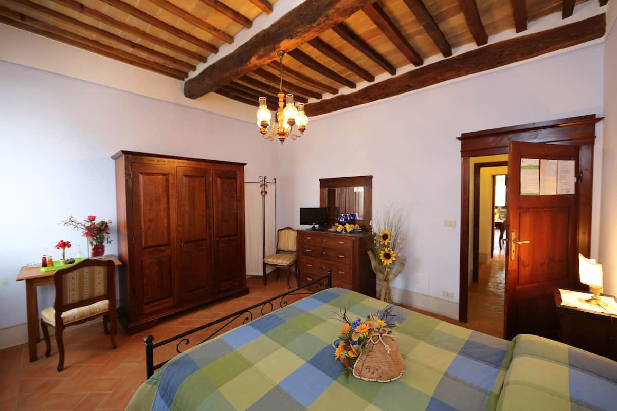 Suite 2 Floor | 1 bedroom, Frette Italian sheets, premium bedding, desk