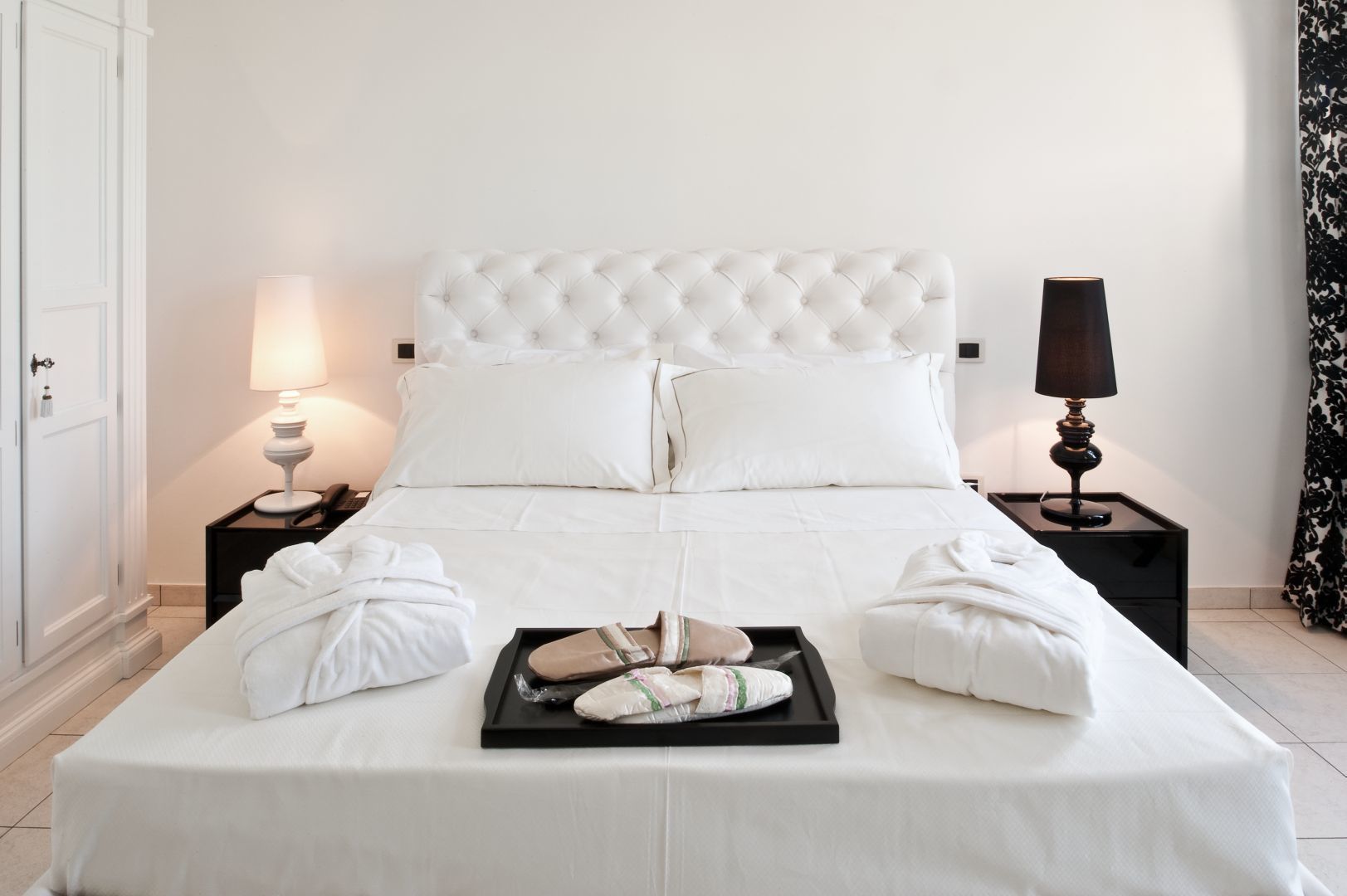 egyptian cotton sheets, hypo-allergenic bedding, minibar, in-room safe