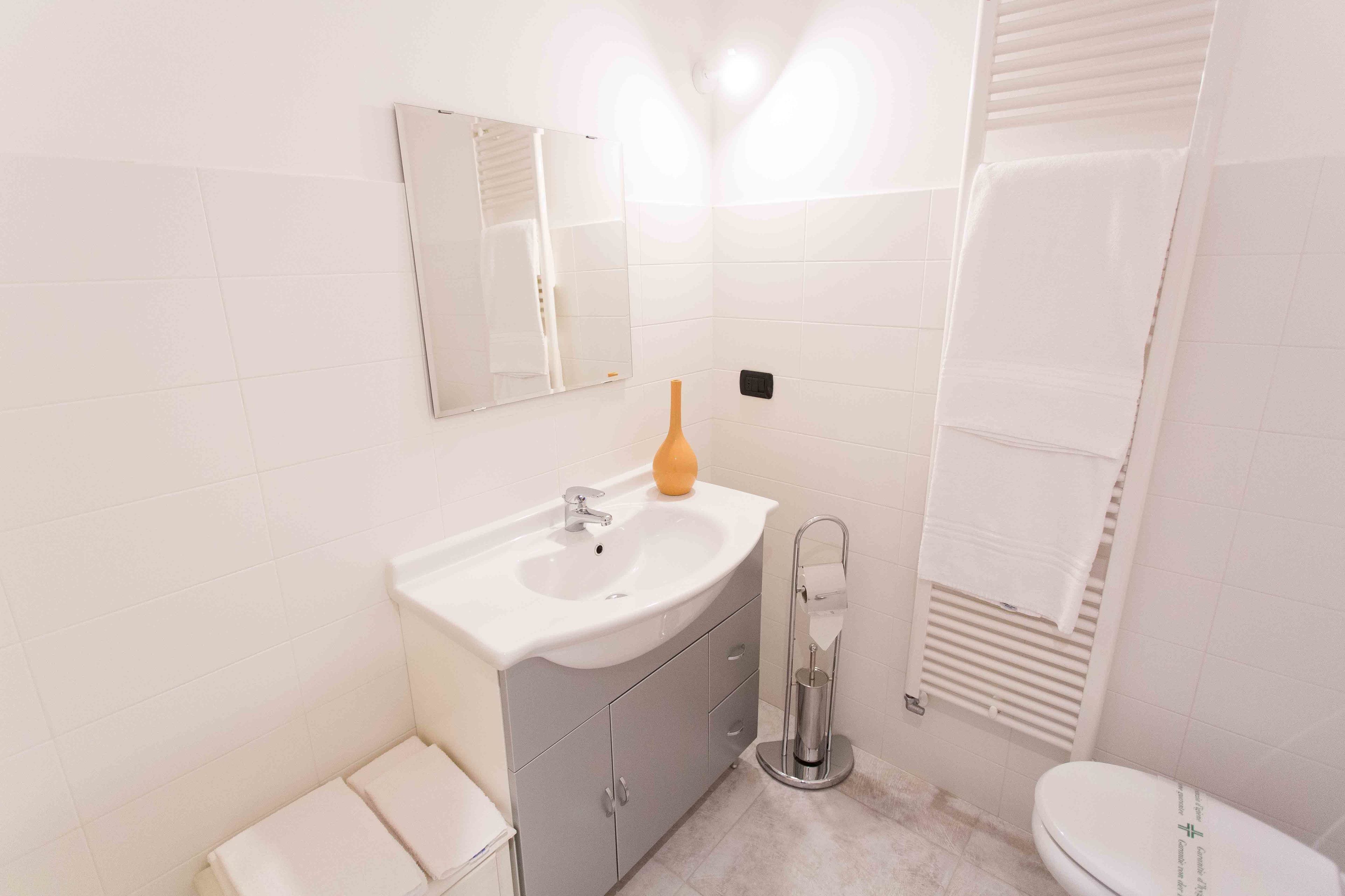 basic double room, 1 double bed, garden view | bathroom | shower, rainfall showerhead, designer toiletries, bathrobes