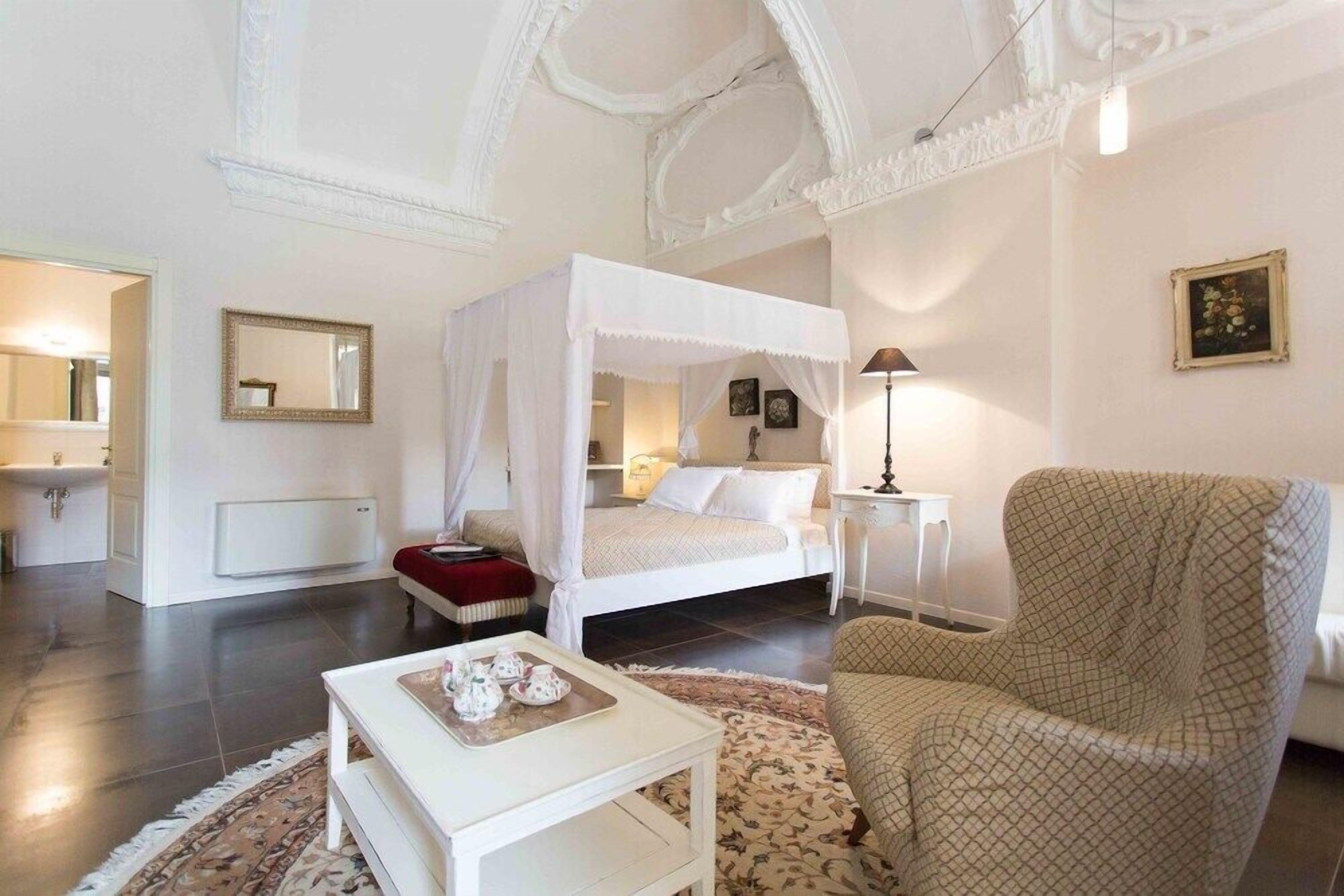 Egyptian cotton sheets, hypo-allergenic bedding, minibar, in-room safe