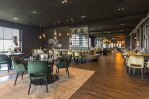 Lunsj og middag serveres