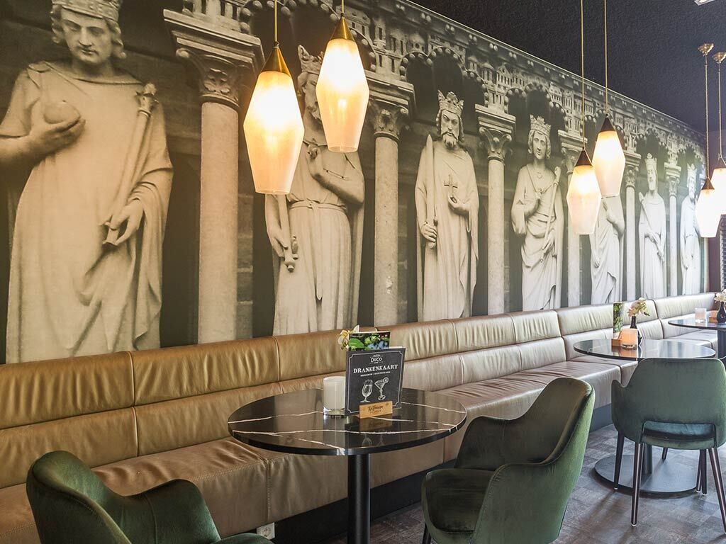 lunch and dinner served