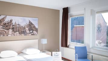 Spacious comfort twin room | 1 chambre, bureau, fer et planche à repasser, Wi-Fi gratuit