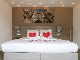 Suíte | Escrivaninha, ferros/tábuas de passar roupa, Wi-Fi de cortesia