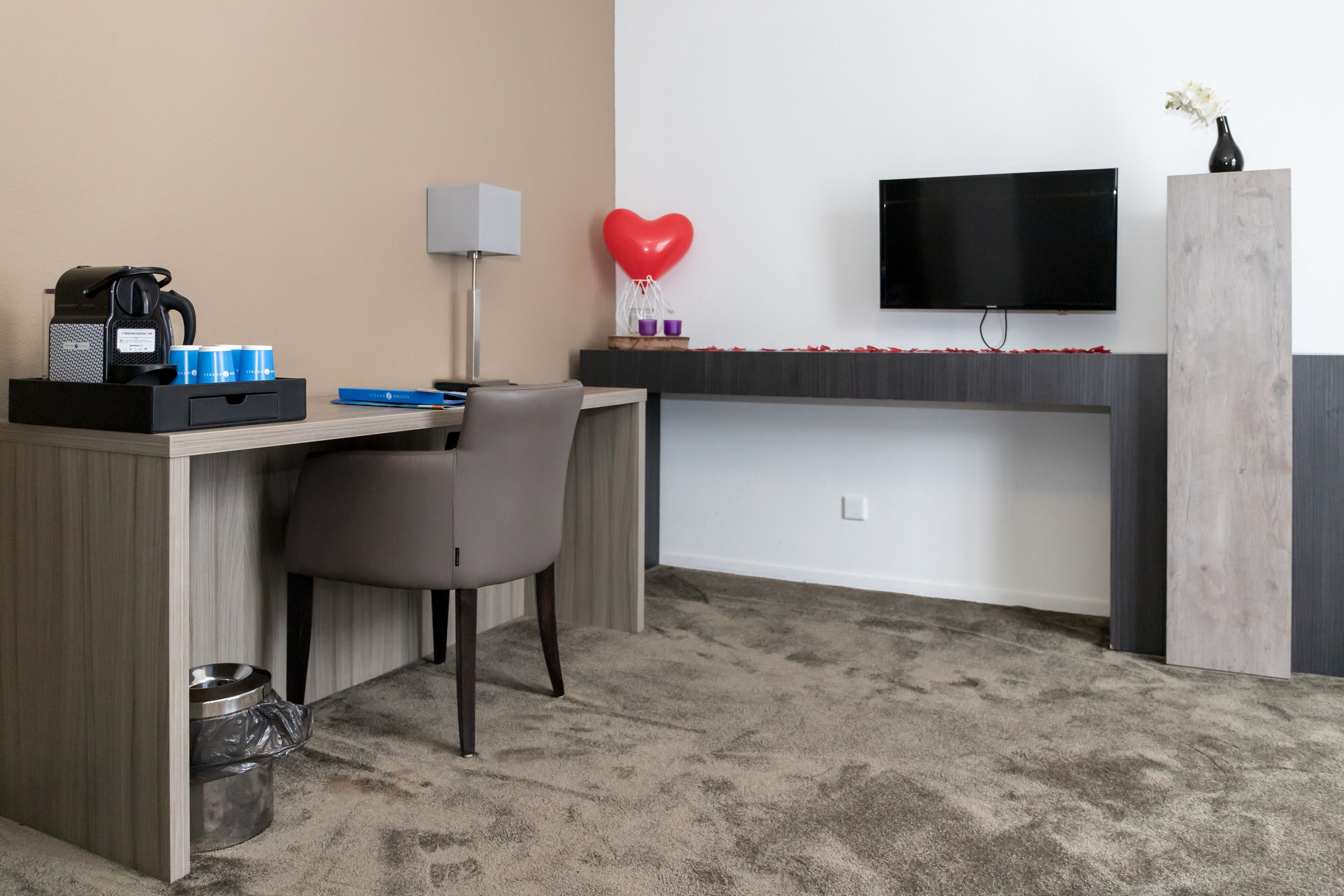 suite | 1 bedroom, desk, iron/ironing board, free wifi