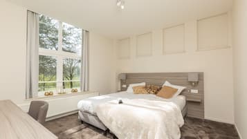 Desk, iron/ironing board, free WiFi, bed sheets