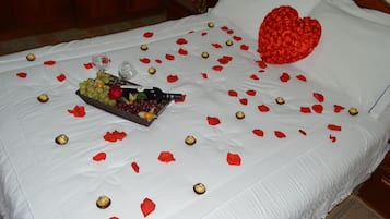 Phòng trăng mật, 1 giường cỡ queen, quang cảnh vườn | Tiện nghi tại phòng