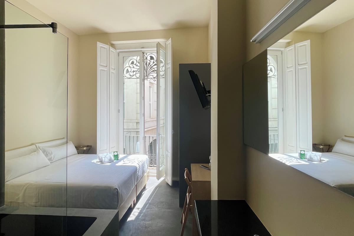 Habitación doble superior, balcón, vistas a la ciudad | Sábanas de algodón egipcio y ropa de cama de alta calidad