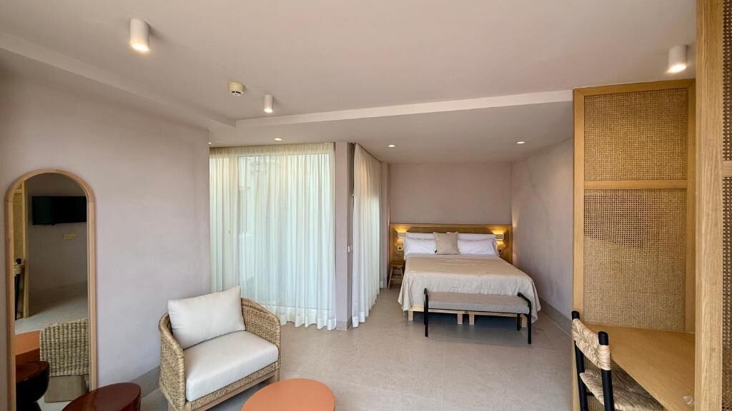 Deluxe Double Room, Balcony, City View | Egyptian cotton sheets, premium bedding, down comforters
