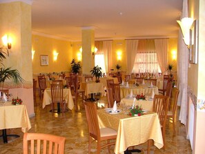 Breakfast, lunch and dinner served - Solidago Hotel (Taggia)