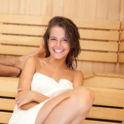 Sauna, baño de vapor, tratamientos corporales y aromaterapia