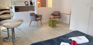 Superior Studio with Balcony (St Expedit) | Living area