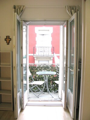 高档床上用品、客房内保险箱、特色装修、特色家居