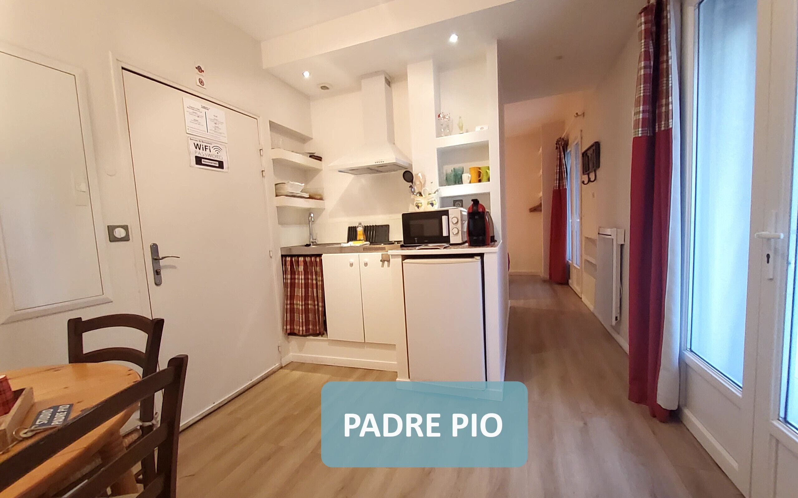 클래식 스튜디오, 침실 1개, 시내 전망 | 전용 주방 | 미니 냉장고, 에스프레소 메이커, 커피/티 메이커, 전기 주전자