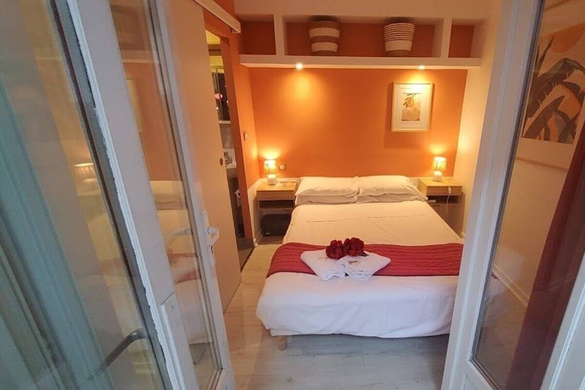 Premium bedding, in-room safe, desk, blackout curtains