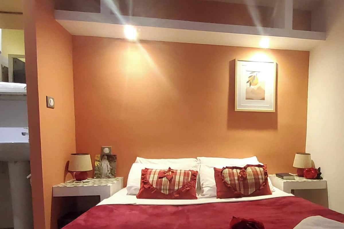 Studio – classic, 1 soverom, byutsikt | Sengetøy av topp kvalitet, safe på rommet og individuelt dekorert