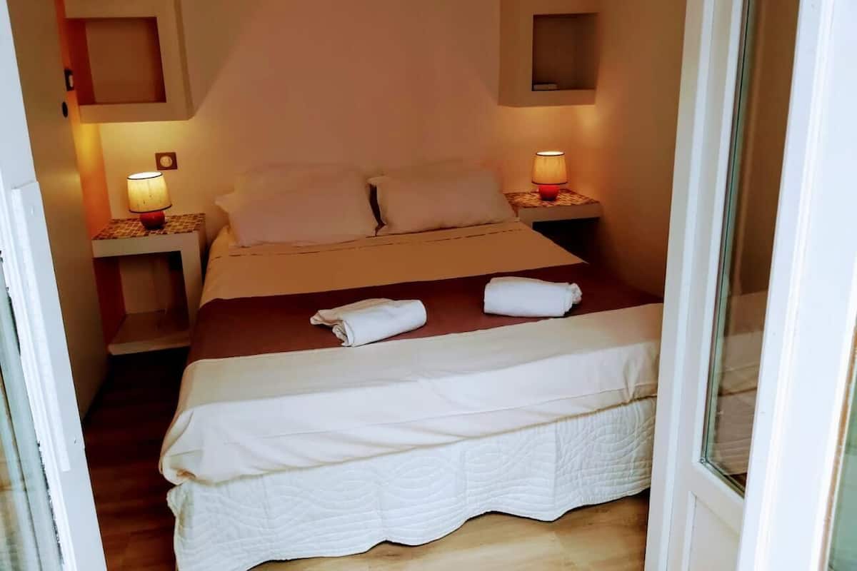 Studio standard avec balcon ( Padre Pio ) | 1 chambre, literie de qualité, coffre-fort, décor unique