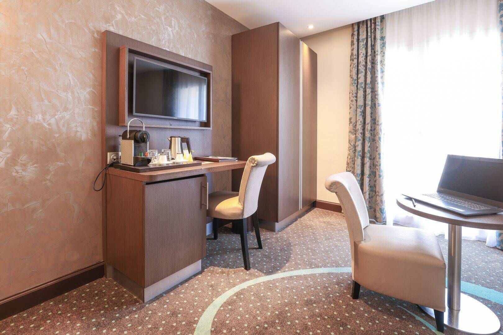 select comfort beds, minibar, in-room safe, desk