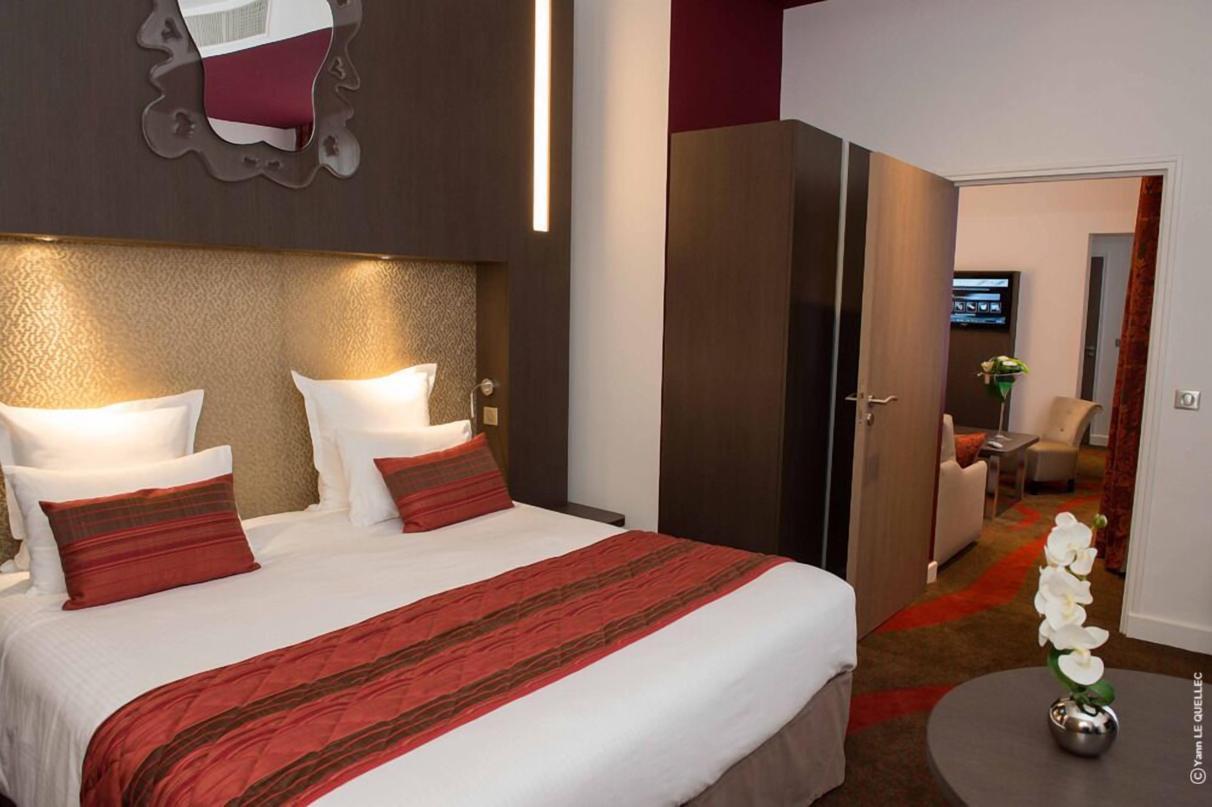 Select Comfort beds, minibar, in-room safe, desk