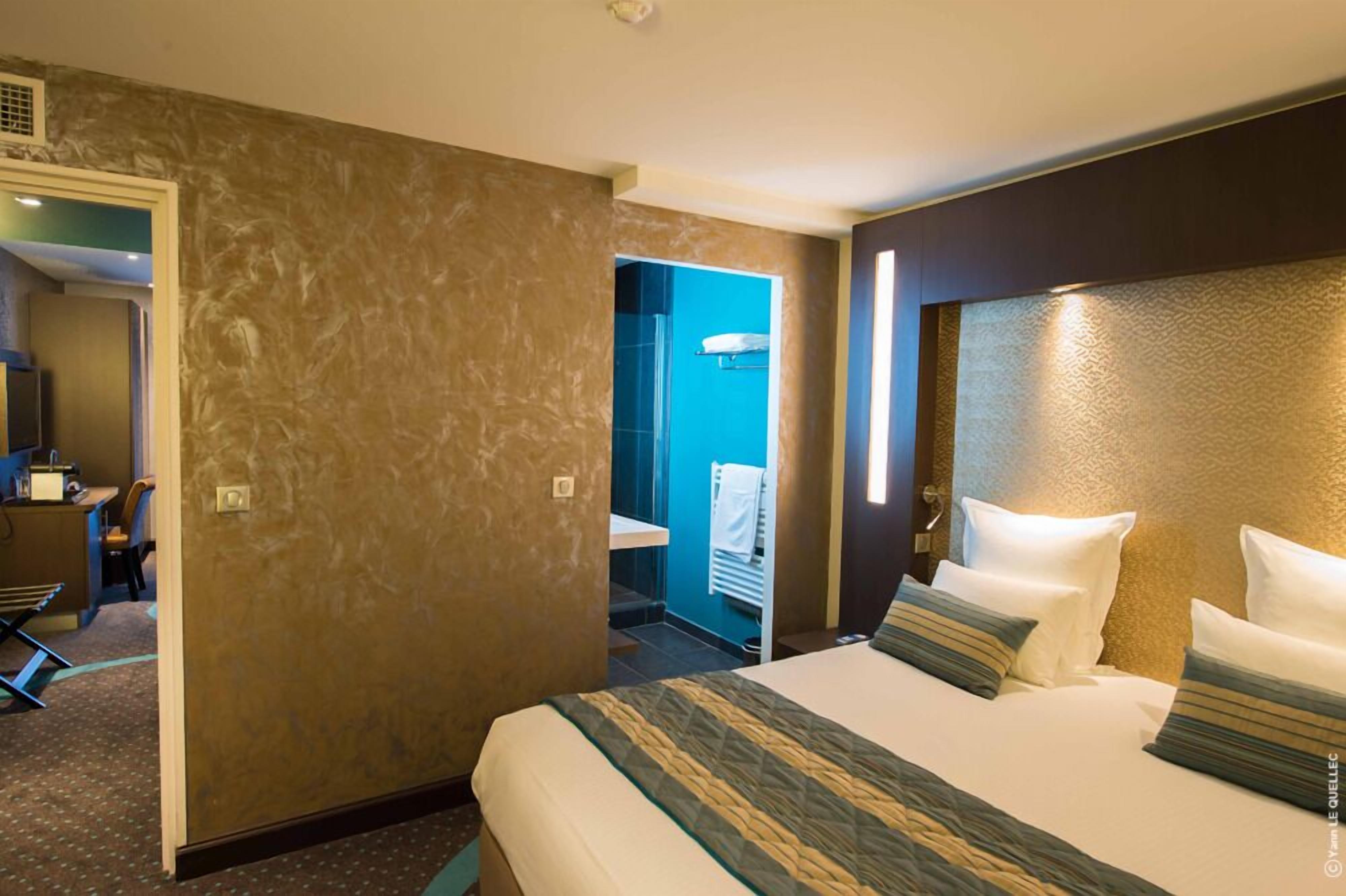 Select Comfort beds, minibar, in-room safe, desk