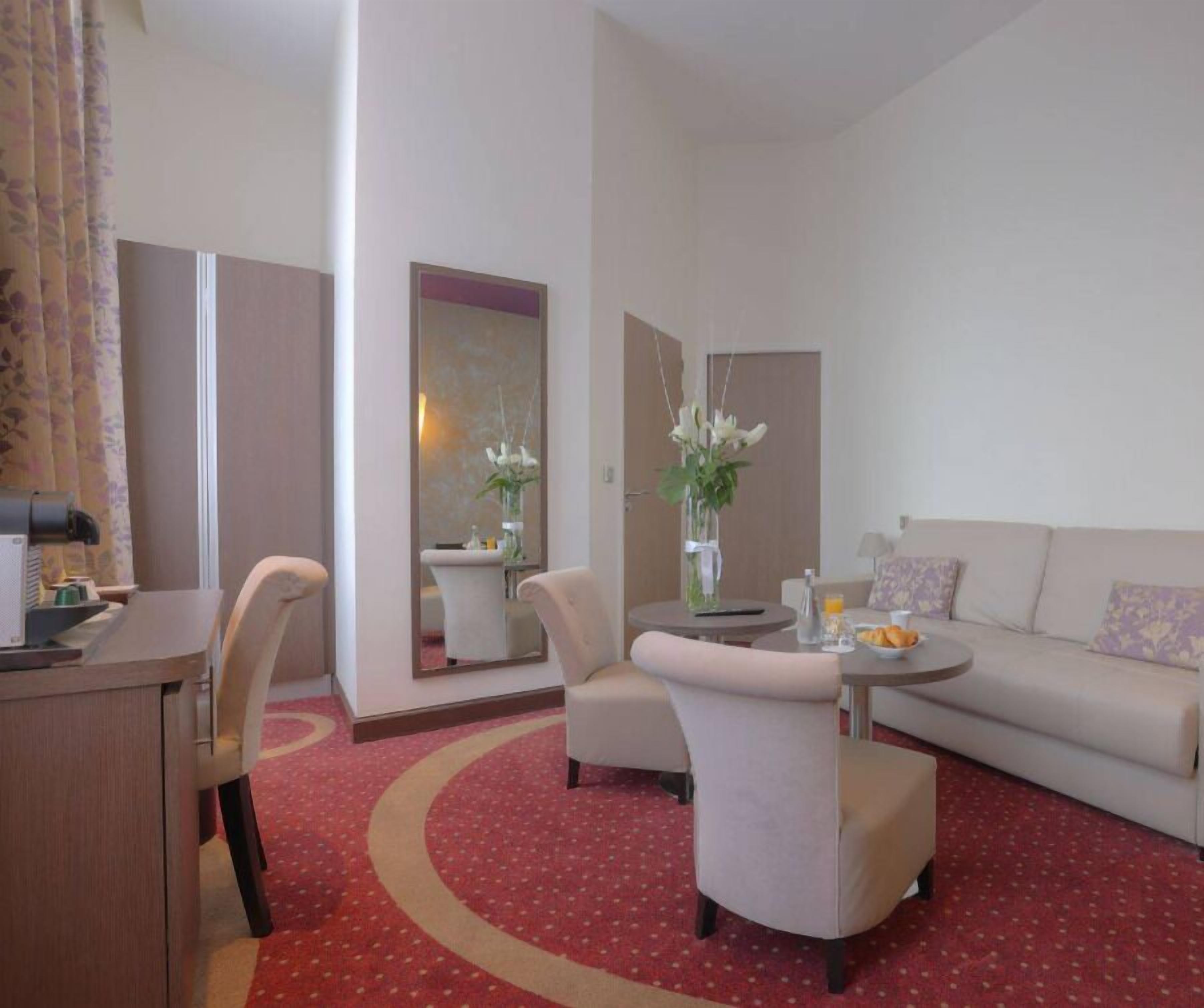 select comfort beds, minibar, in-room safe, desk