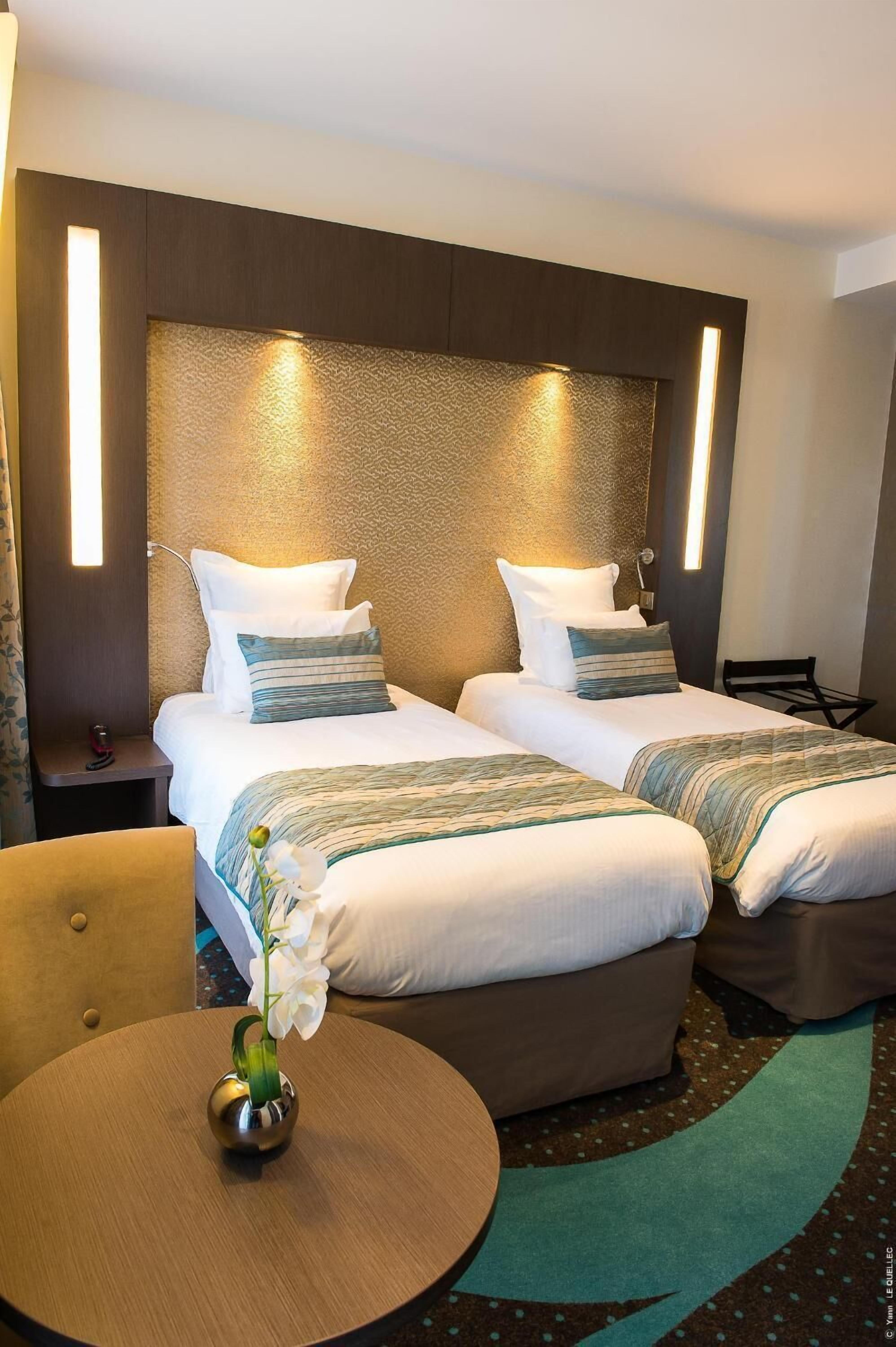 select comfort beds, minibar, in-room safe, desk