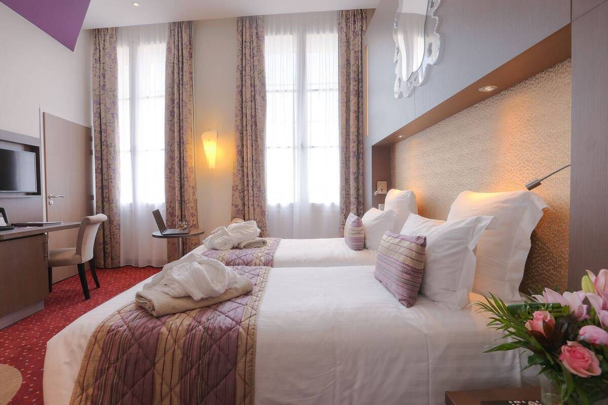 select comfort beds, minibar, in-room safe, desk