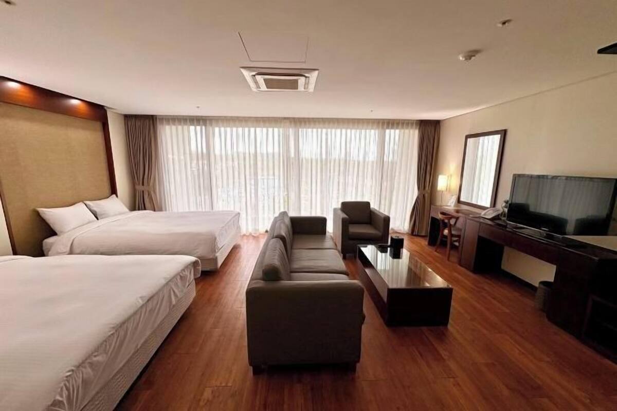 1 bedroom, premium bedding, individually decorated, blackout curtains