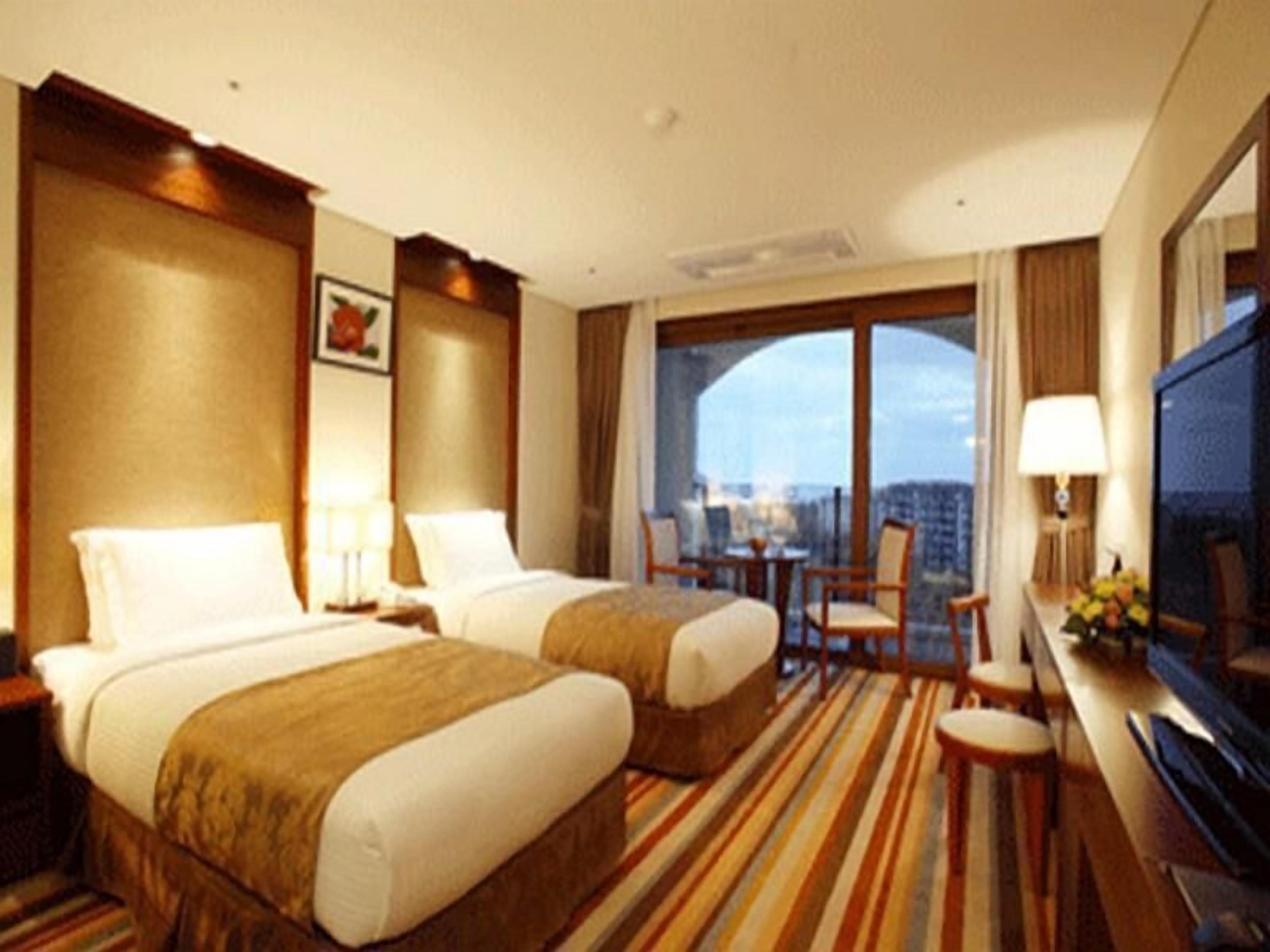 Premium bedding, individually decorated, blackout curtains