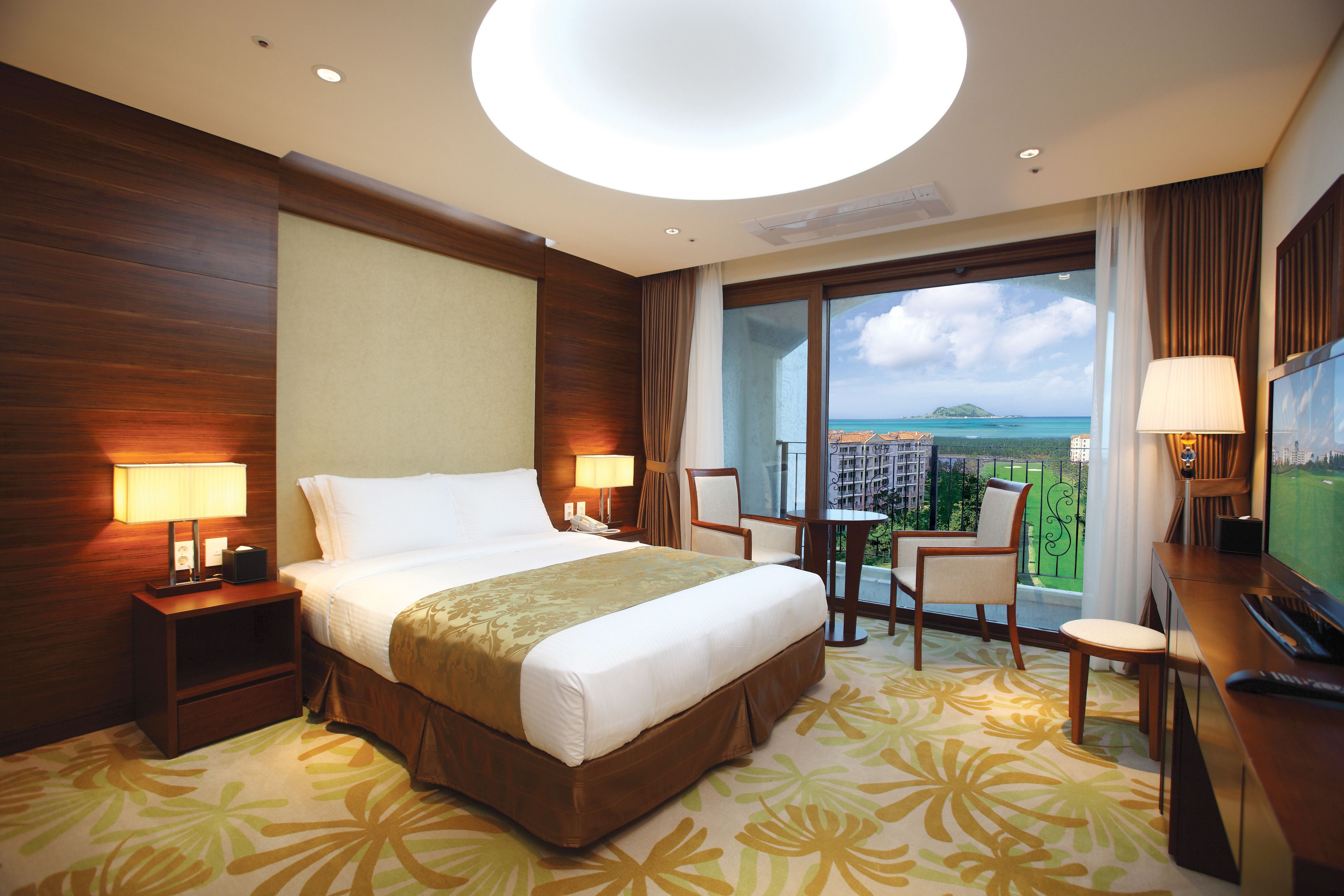 슈피리어 스위트, 침실 2개 (2 Double Beds)(Free Shuttle) | 고급 침구, 각각 다른 스타일의 인테리어, 암막 커튼