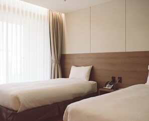 高級寝具、客室ごとに異なる装飾、遮光カーテン