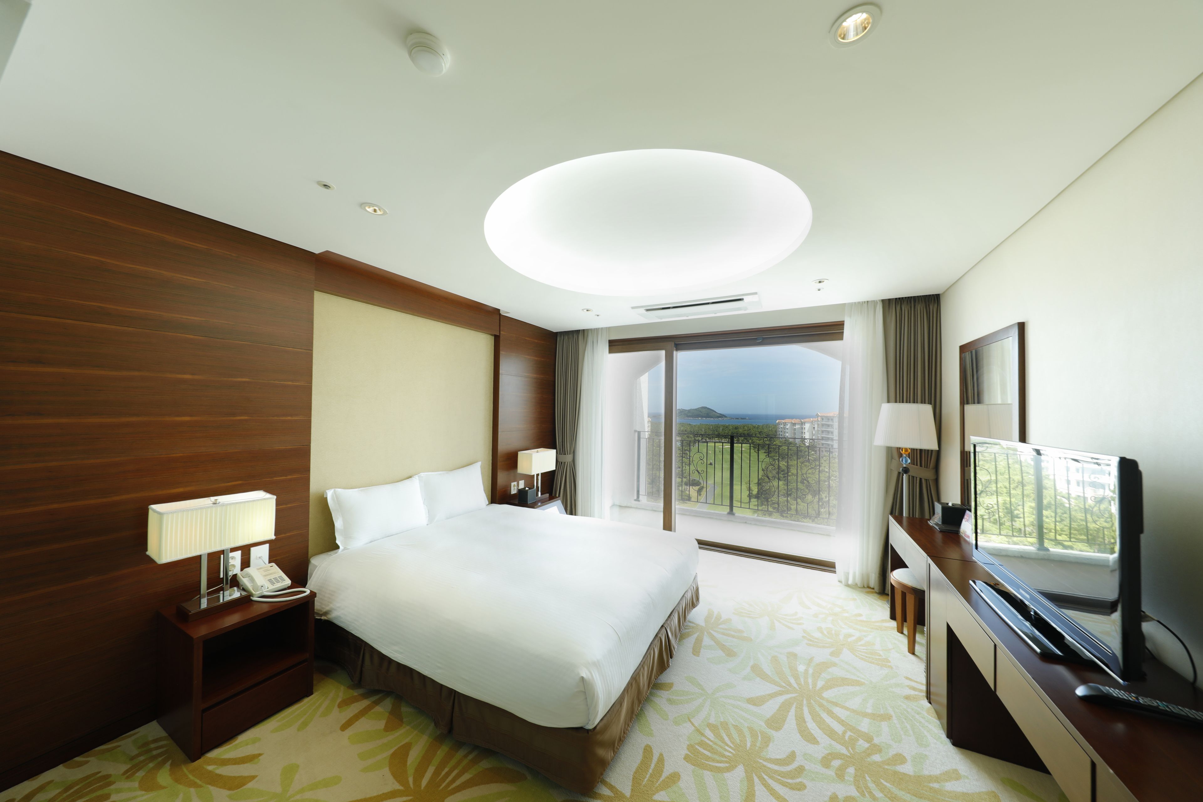 Kamar Double Deluks, pemandangan samudra | Seprai premium, didekorasi berbeda-beda, dan tirai kedap cahaya