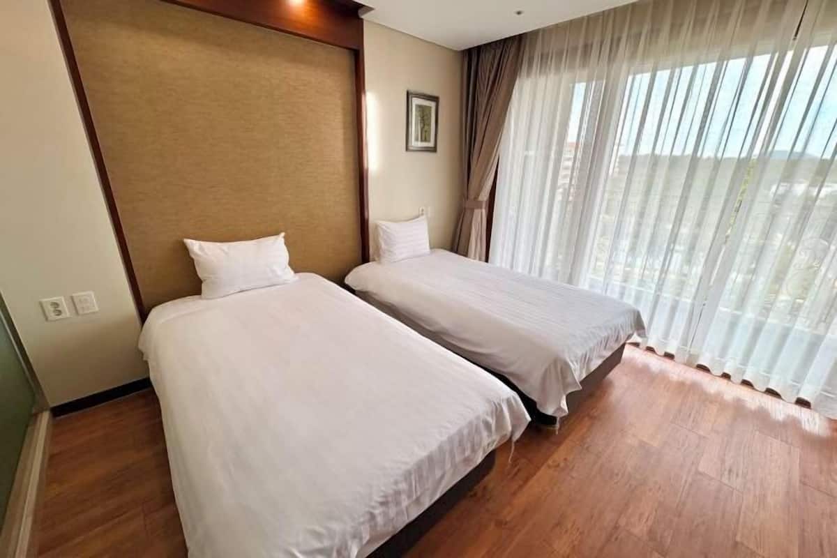 1 bedroom, premium bedding, individually decorated, blackout curtains