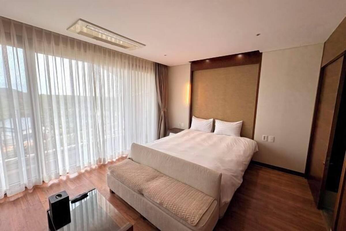 1 bedroom, premium bedding, individually decorated, blackout curtains