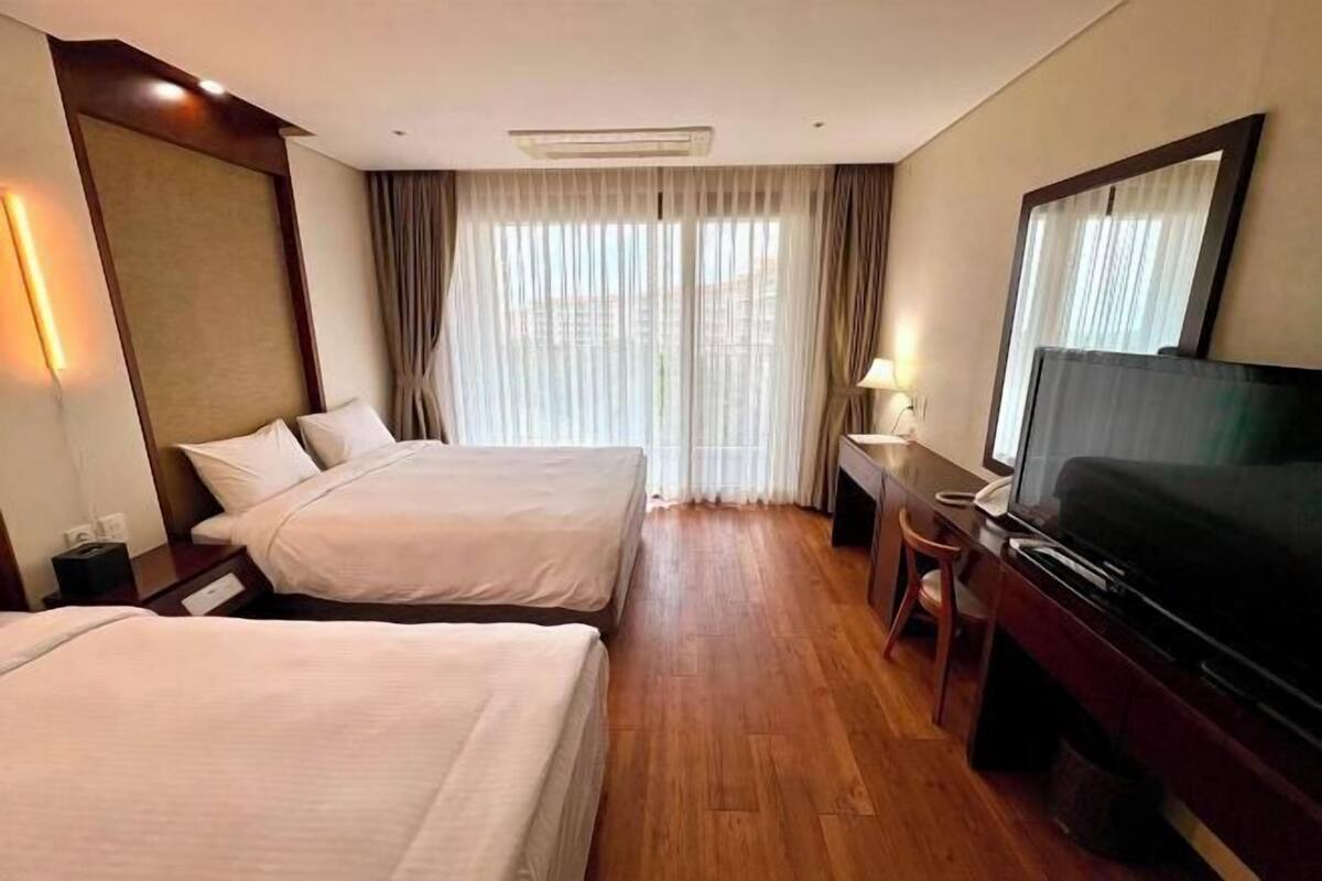 1 bedroom, premium bedding, individually decorated, blackout curtains