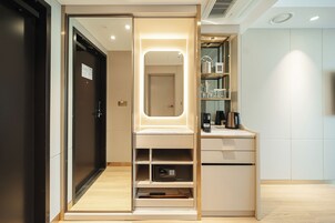 Premium bedding, down comforters, in-room safe, desk