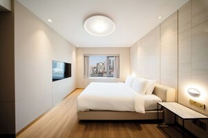 Premium bedding, down comforters, in-room safe, desk