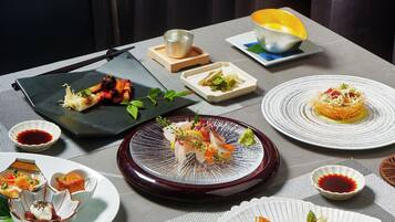 2 restaurants, breakfast, lunch, dinner served; Japanese cuisine