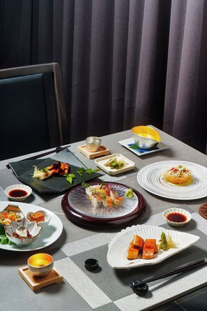 2 Restaurants, Frühstück, Mittagessen, Abendessen, japanische Küche