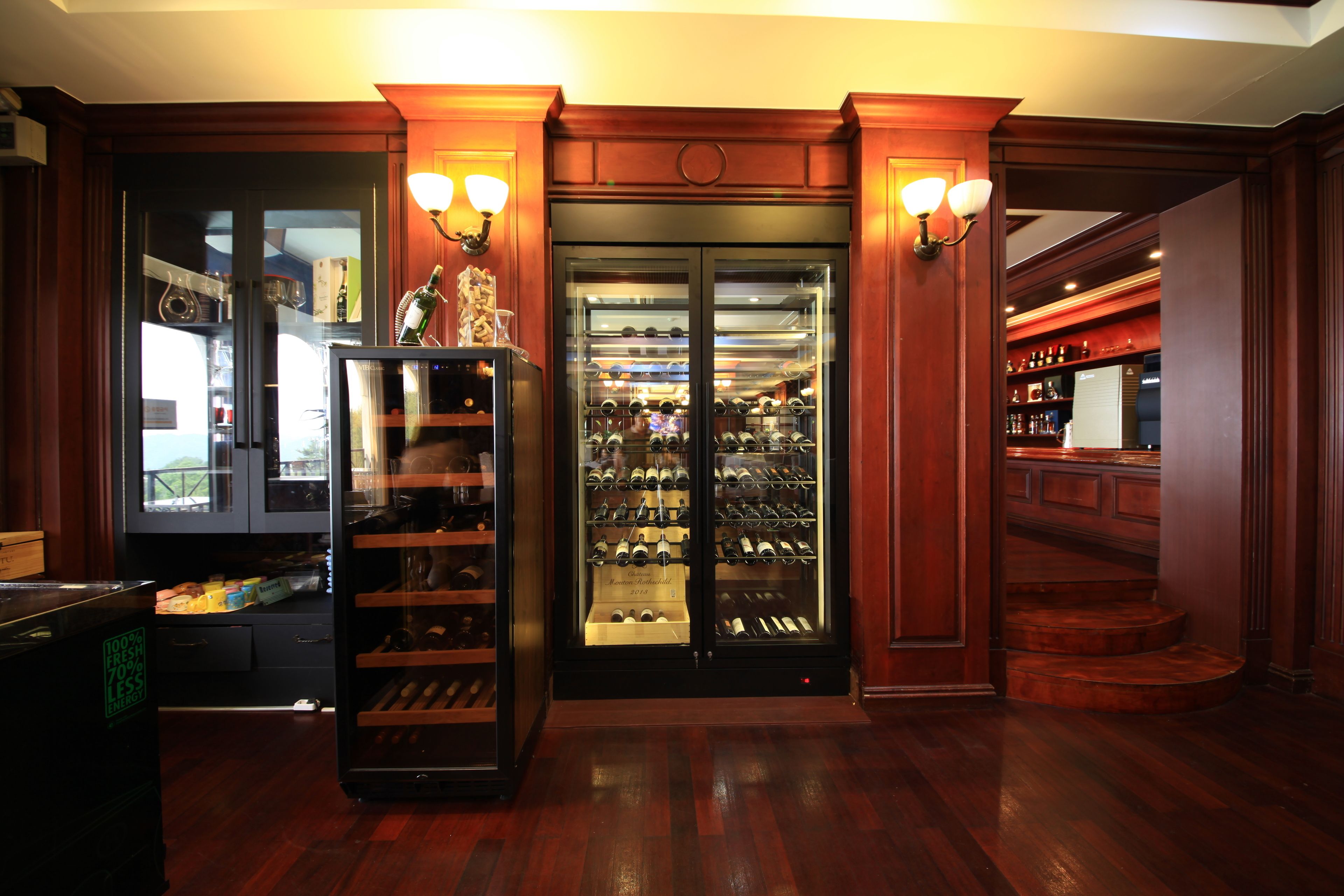 breakfast, lunch, dinner served; international cuisine, pool views