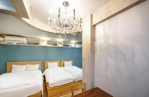 Escritorio, cortinas blackout, wifi gratis y ropa de cama 