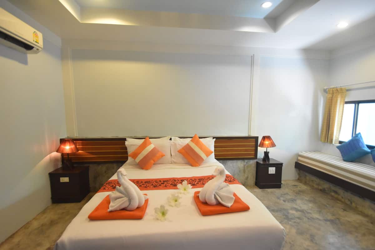 Standard Room | Minibar, in-room safe, desk, free WiFi