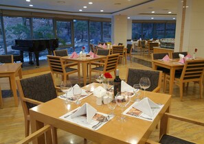 Frokostbuffé hver dag (mot et tillegg)