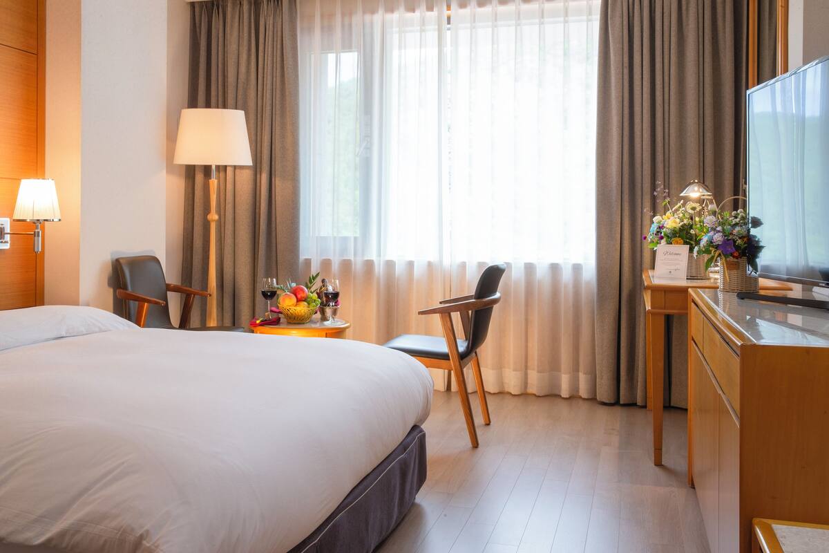 Superior Double Room | In-room safe, desk, soundproofing, iron/ironing board (on request)