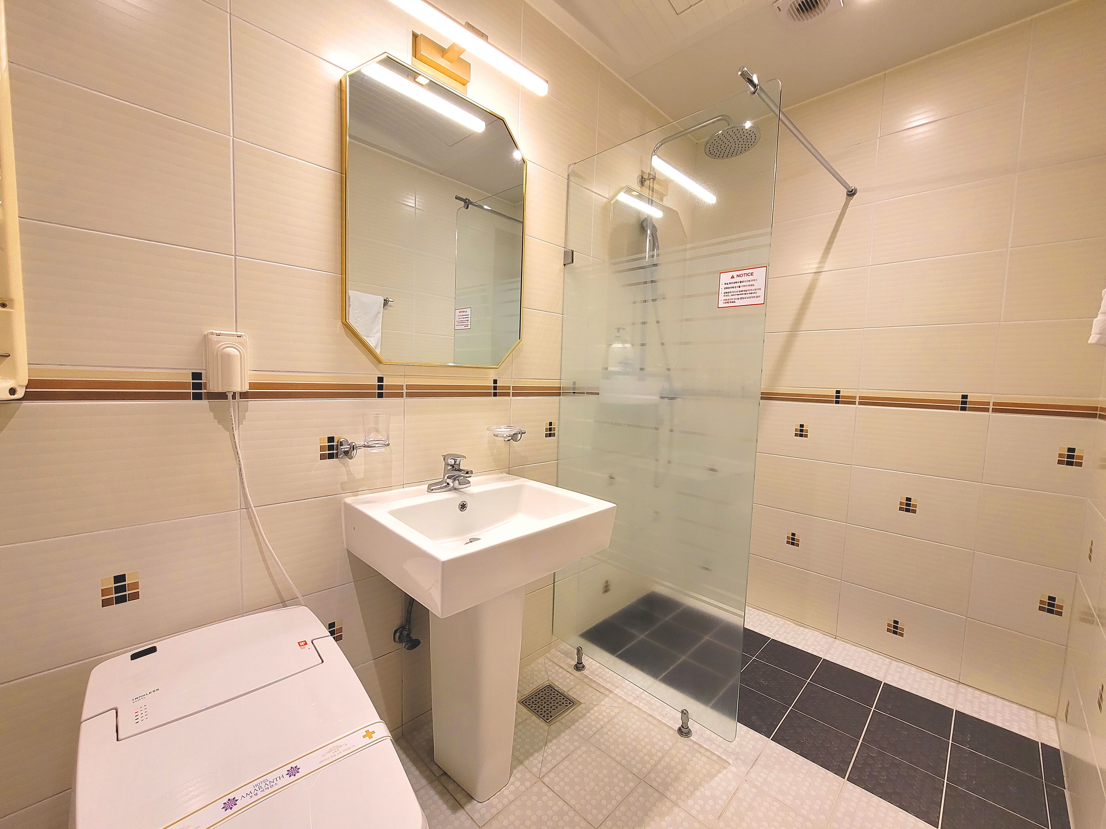 corner double room | bathroom | free toiletries, hair dryer, slippers, towels