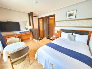 Corner Double Room | Free WiFi, bed sheets - Hotel Amaranth (Sokcho)
