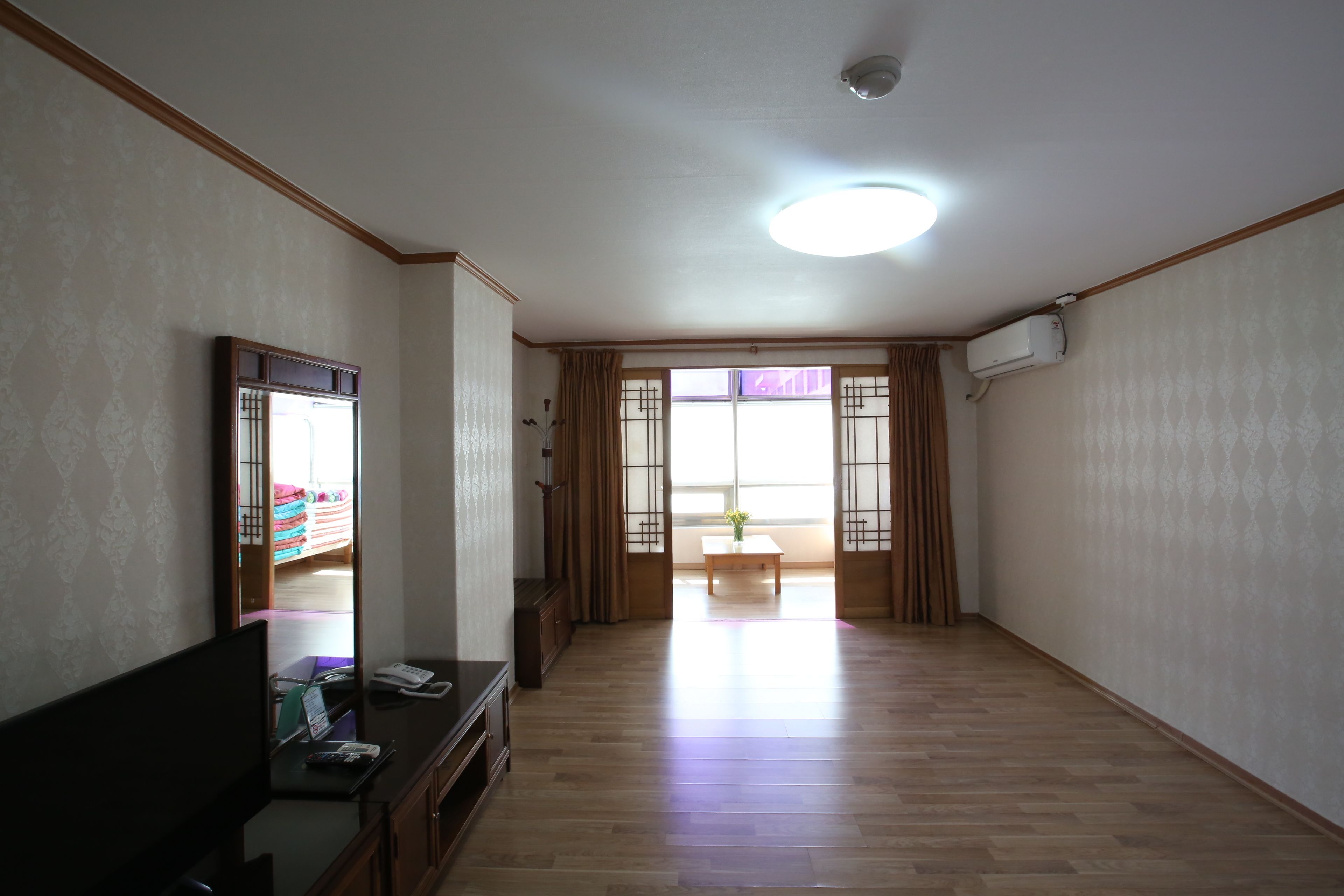 deluxe room (ondol) | desk, free wifi
