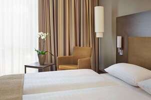 Business Room, 1 Double Bed | Premium bedding, down comforters, minibar, in-room safe