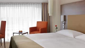 Ropa de cama de alta calidad, cubrecamas y minibar
