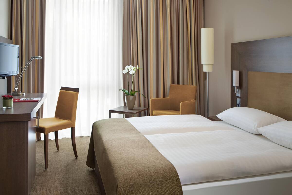 Premium bedding, down duvets, minibar, in-room safe